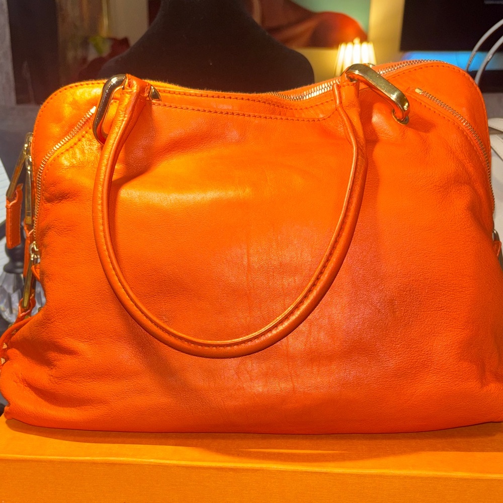 Marc Jacobs Orange Leather Shoulder Bag with Gold Hardware - Picture 3 of 13